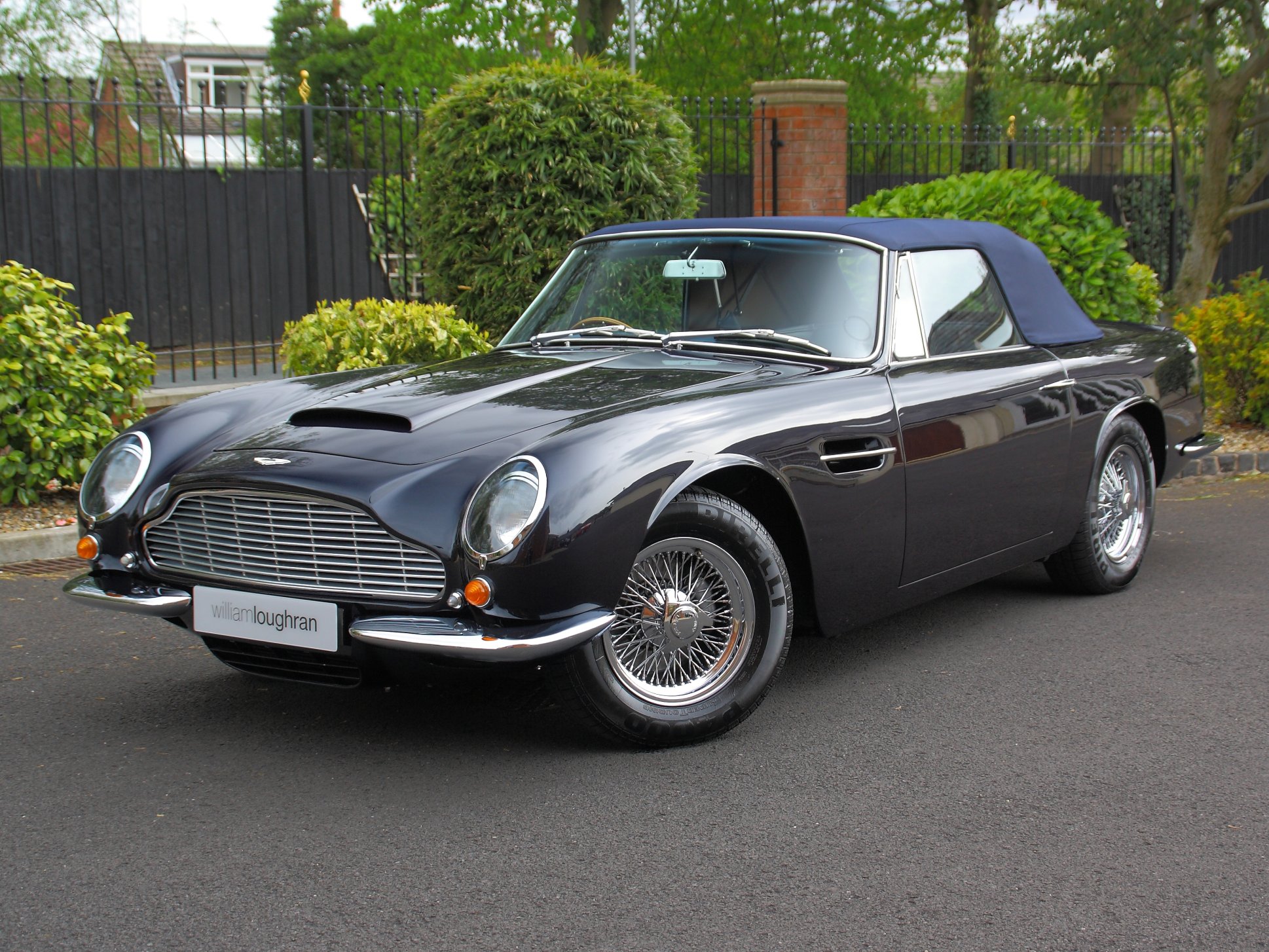 Aston Martin DB6 MkII Volante