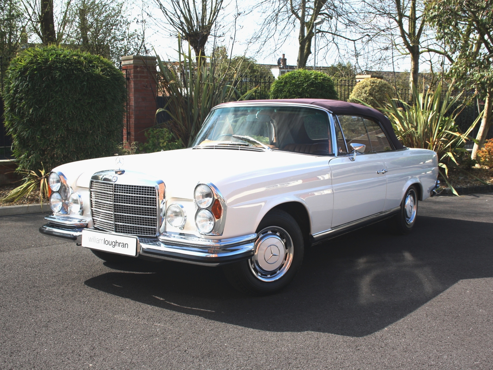 Mercedes 280SE Cab (1677)